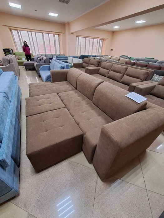 Диван с двумя пуфами