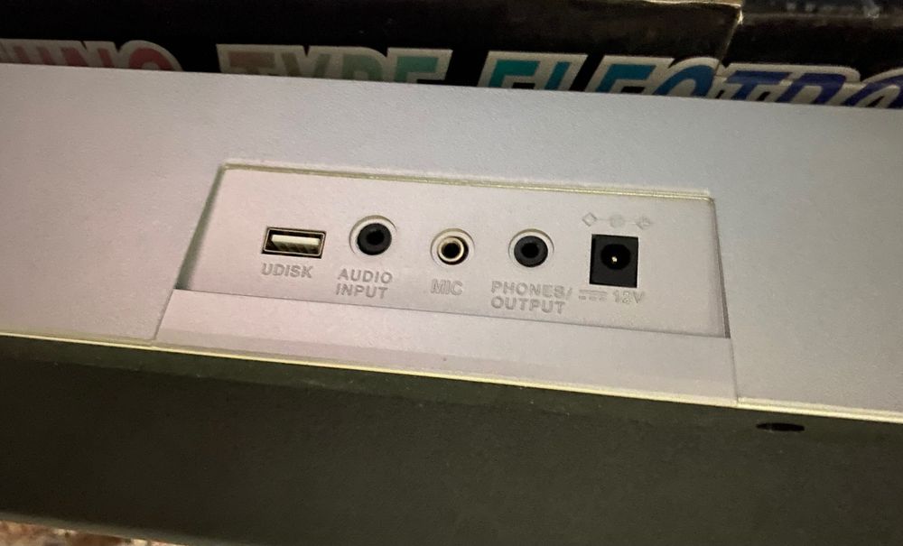 Sintezator MK 805 /. 61 klavish 5 oktava, yangi