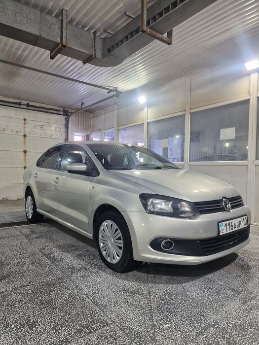 Volkswagen      polo