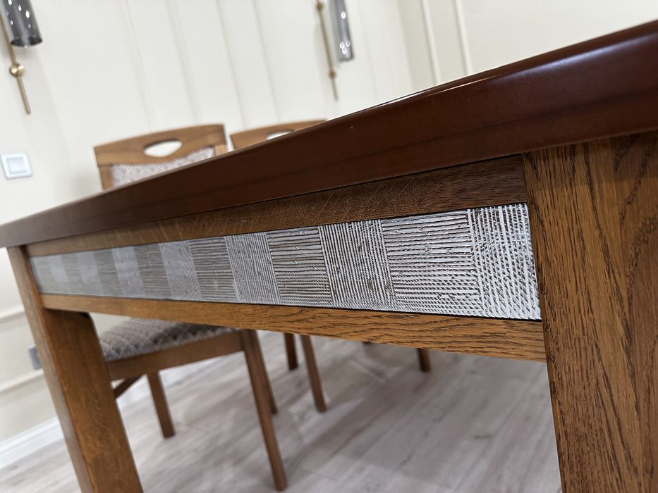 Продам стол, стулья и комод в госитную