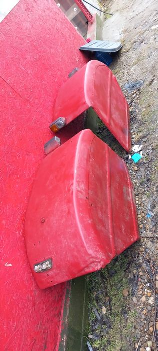 Vand semicabina pentru tractor u445 si doua aripi spate