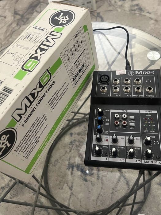 Микшер Mackie Mix5