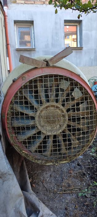 Вентилаторна прикачна пръскачка 1000 литра