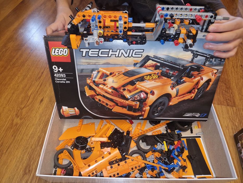 LEGO Technic - Chevrolet Corvette ZR1 42093, 579 piese