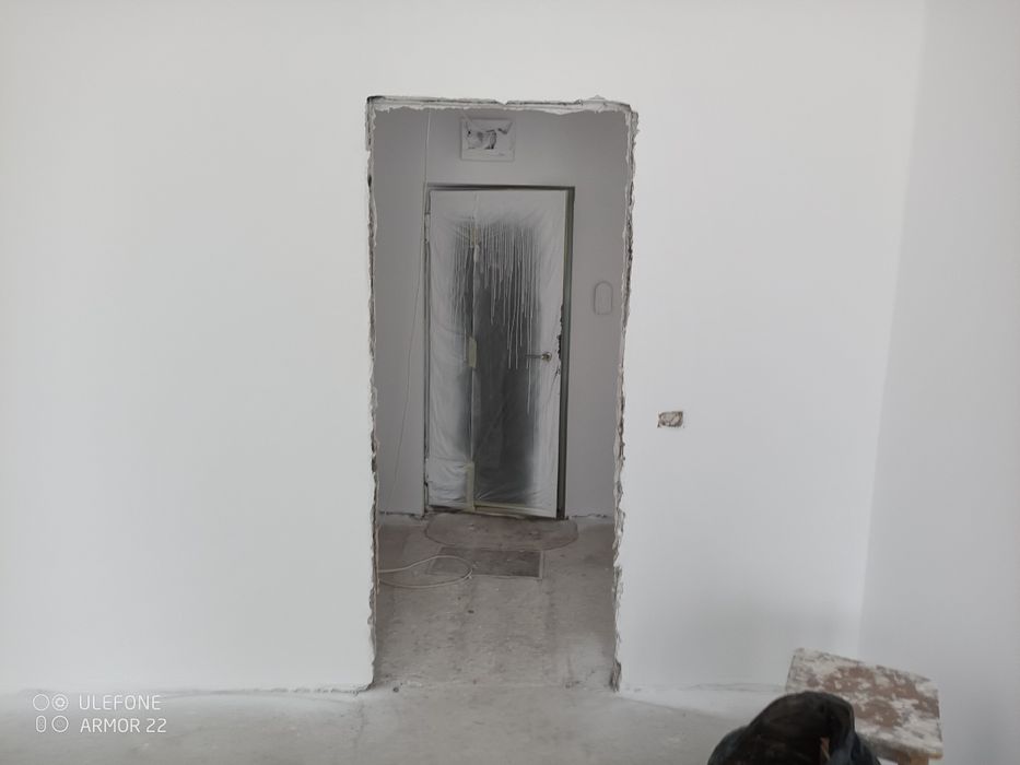 Proprietar. Vand apartament decomandat cu două camere.