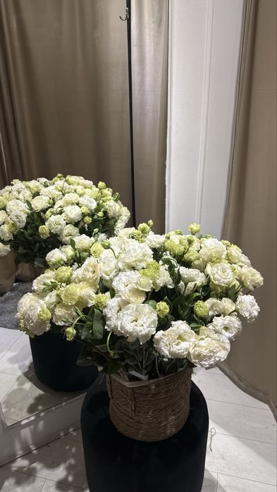 Цветы ,свежие что тут еще писать на 70 букв,класные и корзина большая.