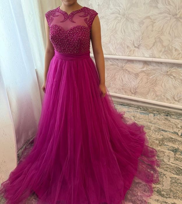 Продам вечерние платья