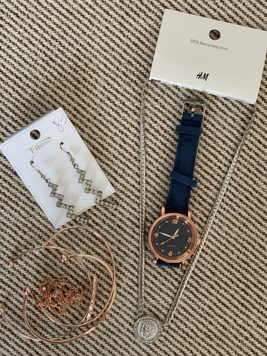 Нови дамски обеци , часовник , гривни и колие