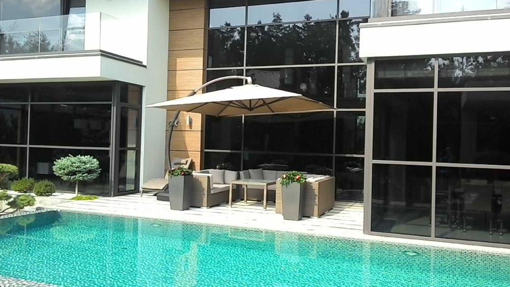 Продам б\у зонт уличный SUN на алюминиевом каркасе