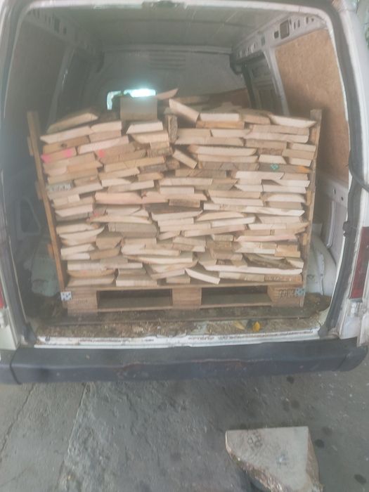 Vând lemne de foc deșeuri esență tare lemn uscat la palet.