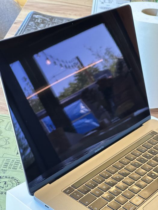 MacBook Pro 16" 2019 - i9 / 16GB RAM / 1TB SSD / Radeon Pro 5500M 4GB