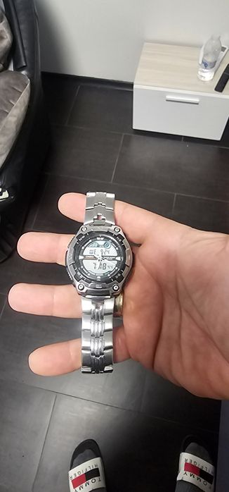 Часовник Casio с лунен календар