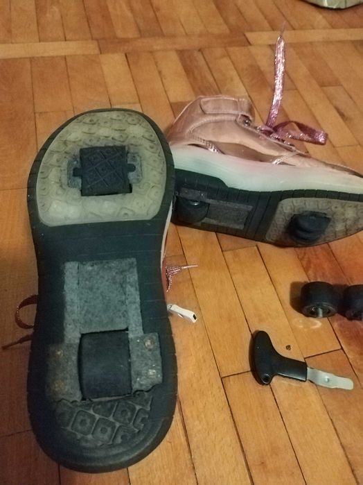 Ghete fete cu role Heelys
