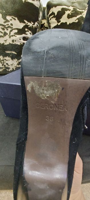 Продам замшевые ботинки