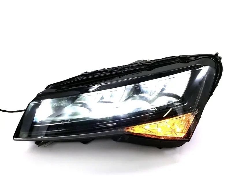 Skoda Superb фарове