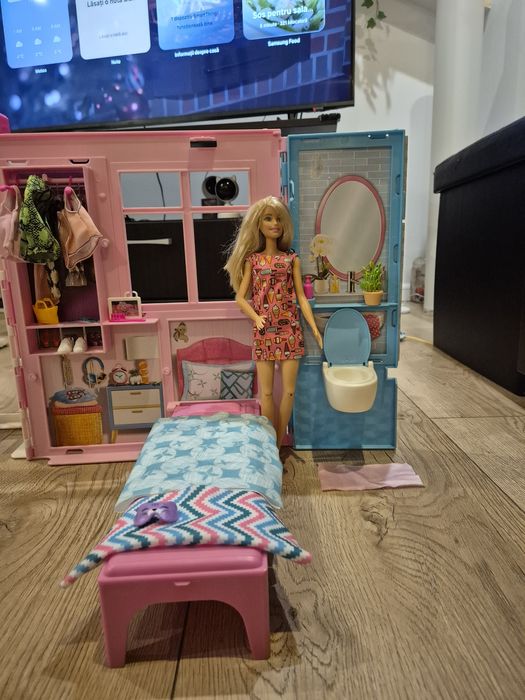 Set Casă Portabilă Barbie Mattel + Păpușă inclusă – Stare Excelentă