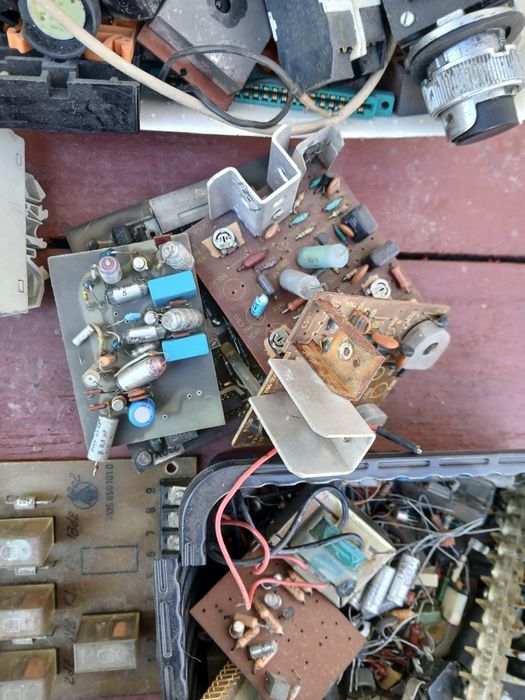 Piese electrice și electronice vechi
