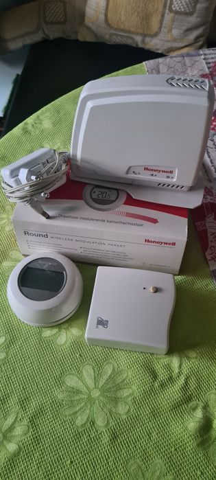 Термостат Honeywell +WIFI рутер за управление прес телефо