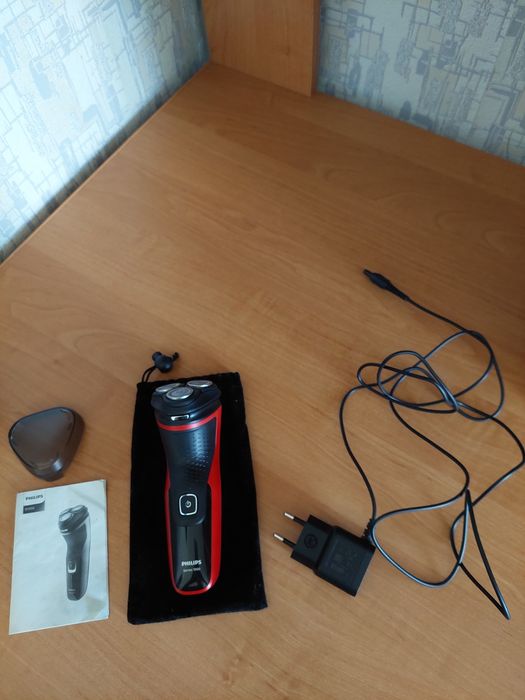 Продам электробритву Phillips S1333 в отличном состоянии