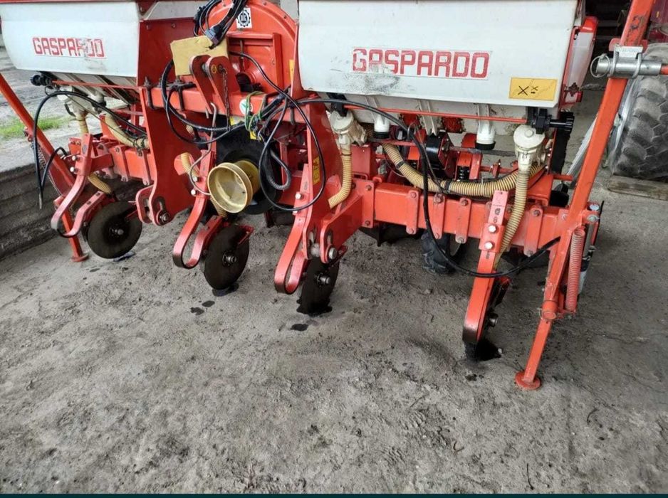 Semănătoare gaspardo pe 4 rande