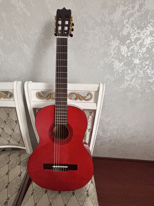 Новая гитара красная