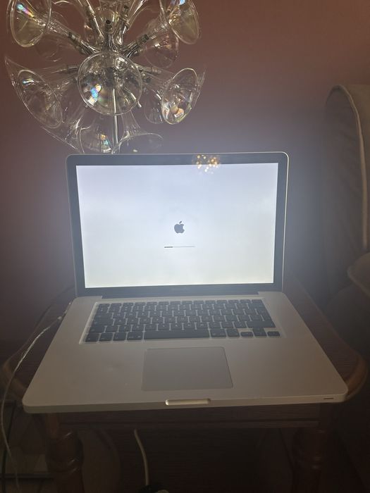 MacBook Pro 15 inch - mid 2010 - 4 GB DDR 3- Intel core i7 - 2.66 Ghz