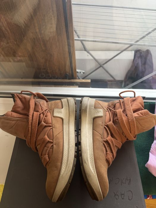 Продаю ботинки ecco