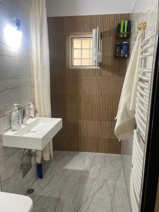 Vand apartament cu trei camere decomandat