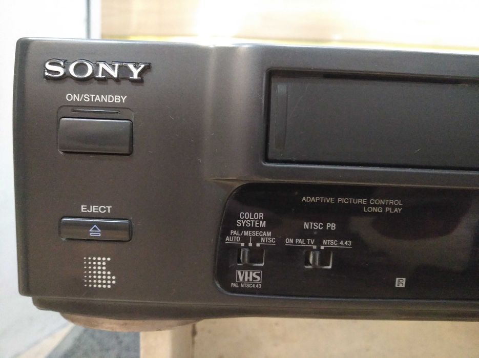 Видеомагнитофон Sony (Ishlamaydi). Не работает.