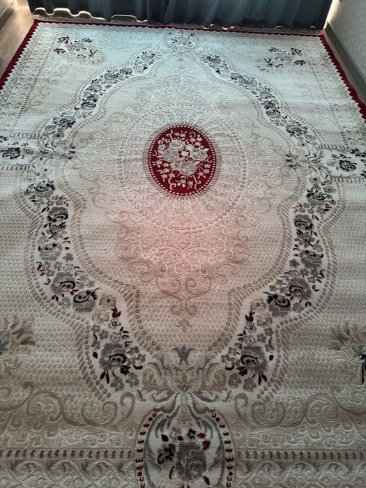 Красивый, турецкий ковер.