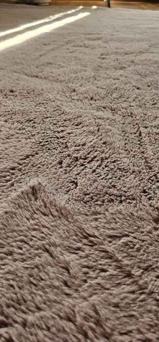 Продавам розов пухкав килим, 220 × 160 см