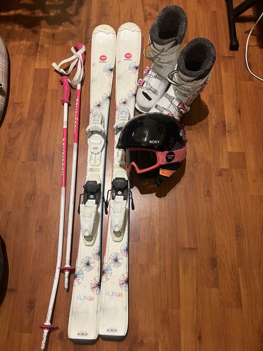 Ски, обувки, щеки, каска и очила