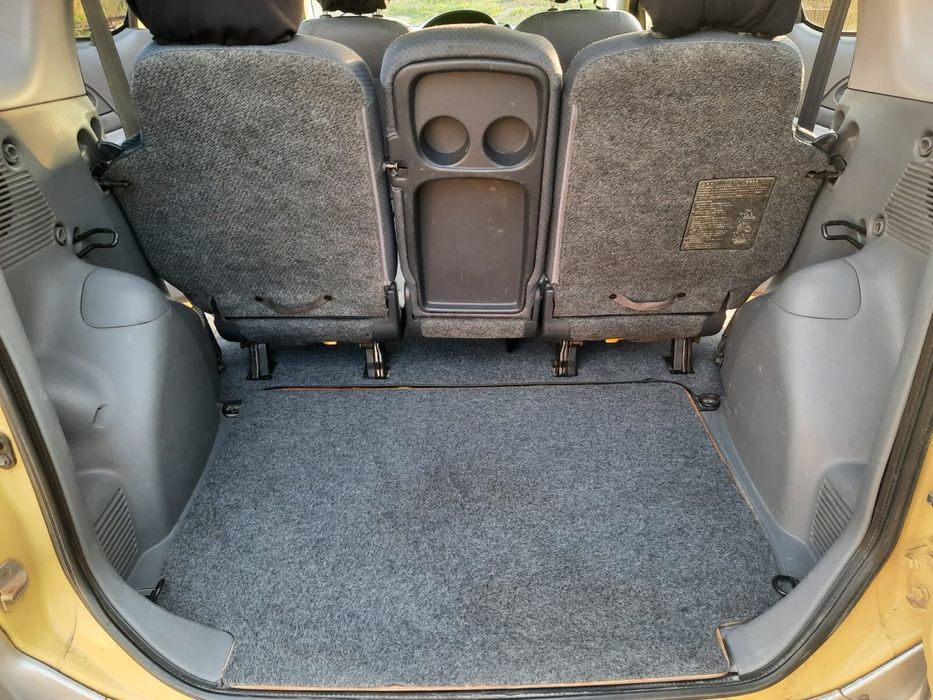 Toyota Fun Cargo 2000 г.в.
