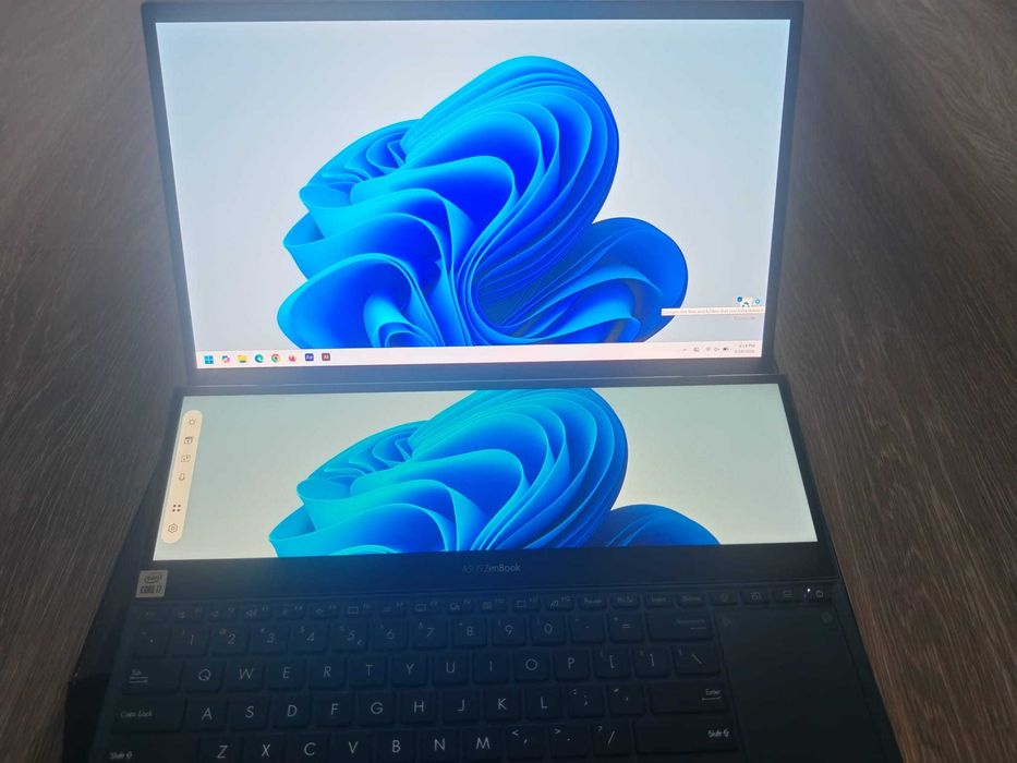 ASUS ZenBook Pro Duo UX582LR – RTX 3070 / i7 / 32GB RAM / 1TB SSD