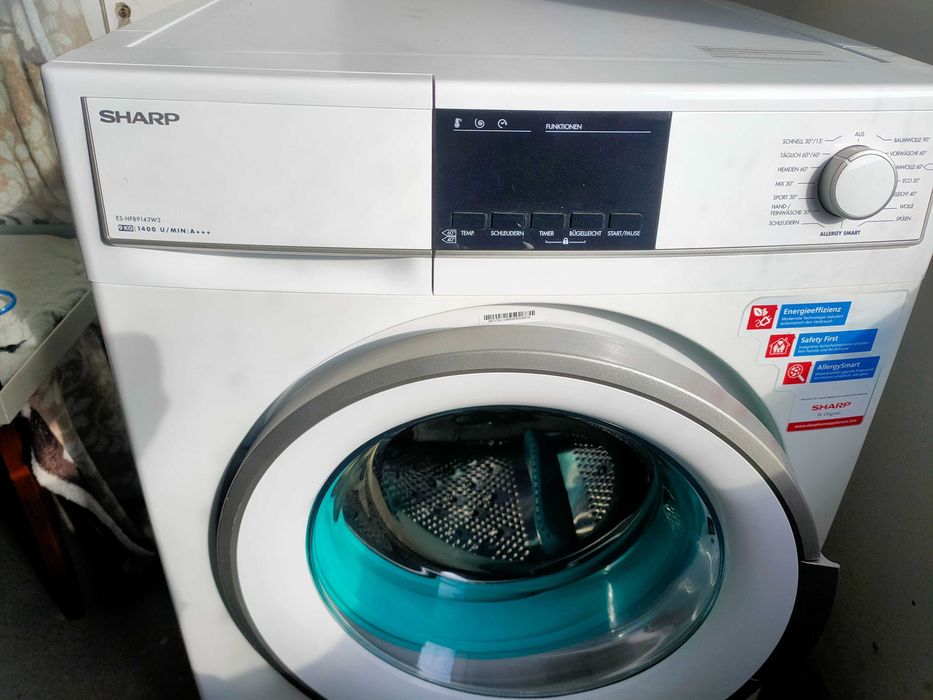 Mașina de spălat rufe Sharp ,9 kg in stare impecabilă