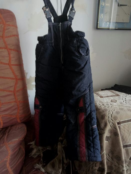 Продам зимний комбинезон на синтепоне
