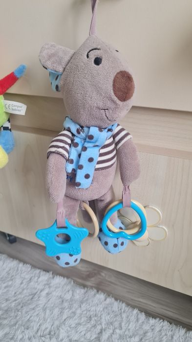 Висящи свирещи играчки всяка по 4 евро