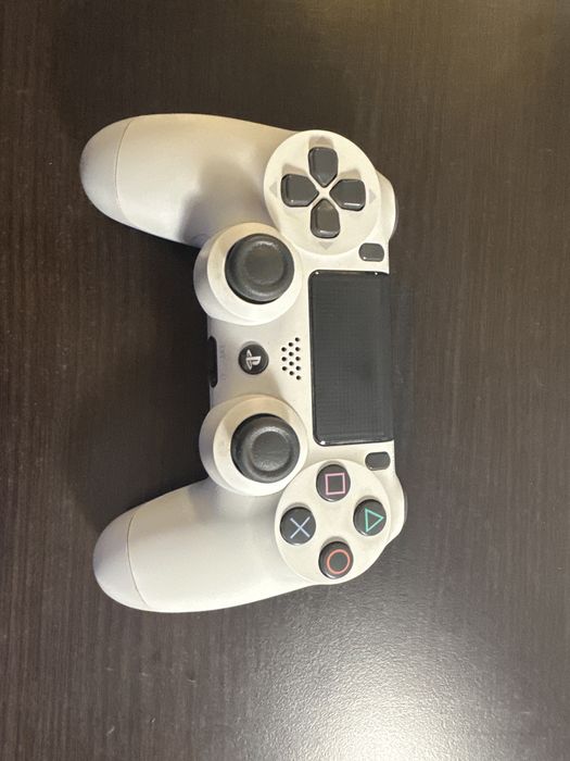 PlayStation 4 820 gb alb + Controler DualShock 4 alb