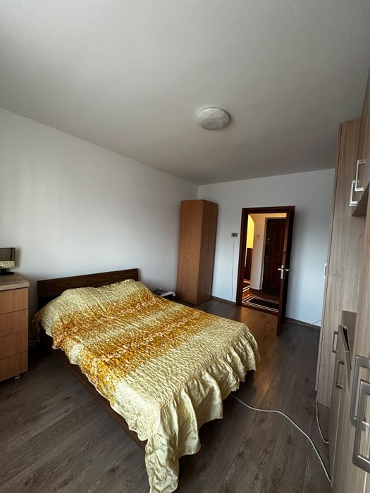 Închiriez apartament