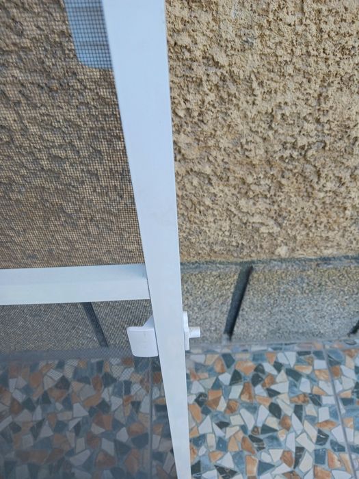 Комарници,На 1 сезон ,нови направени от здрави, качествени материали.