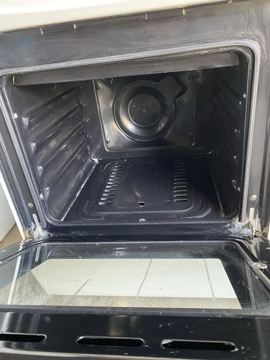 Holodilnik, gaz plita sotiladi