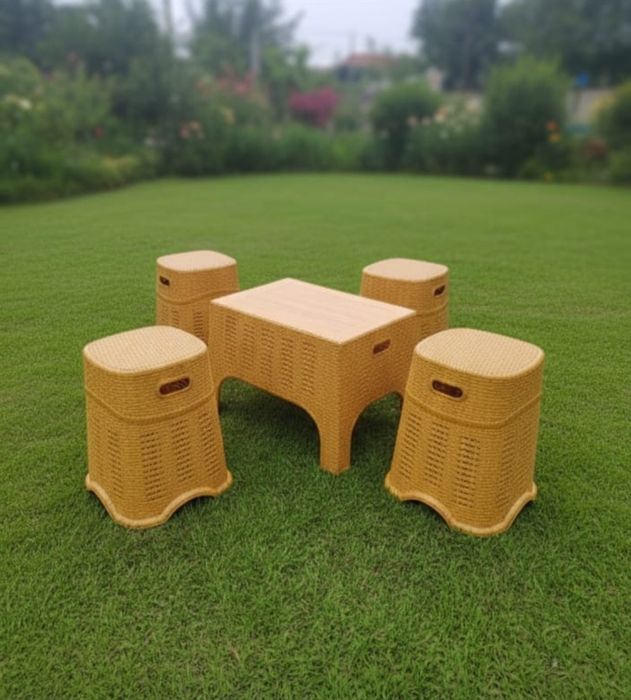 Столы и стулья пластиковые