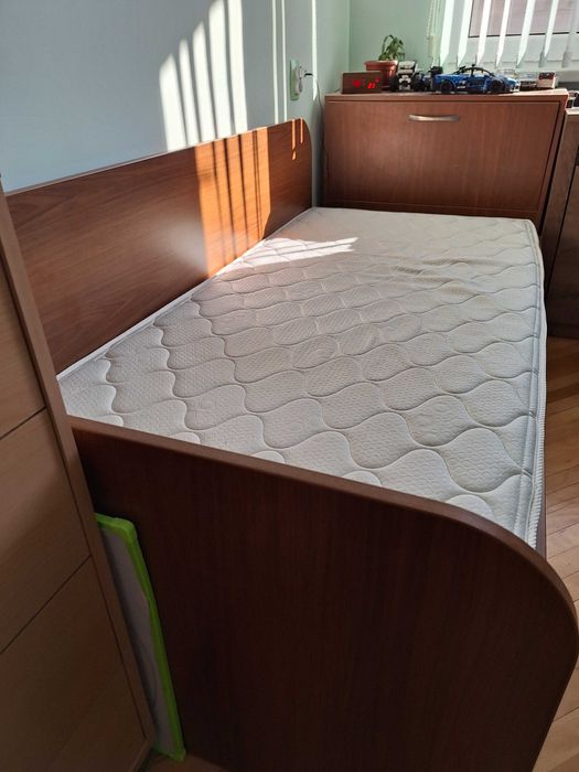 Дестско легло с матрак и ракла