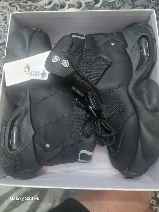 Обувь красовки..