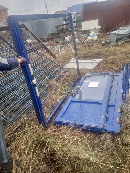 Продам двери алюминиевые