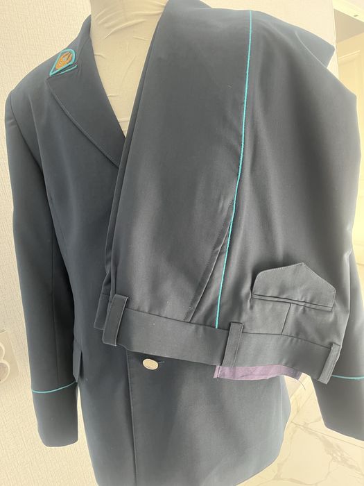 Китель с брюками.