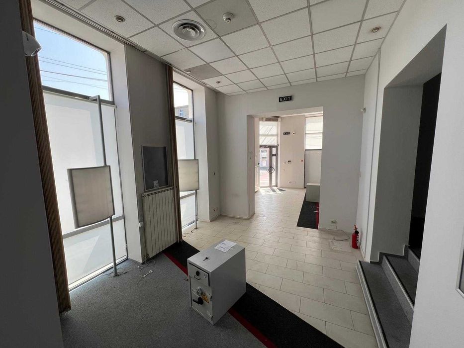 Imobil de prestigiu disponibil – fostă agenție bancară BRD.