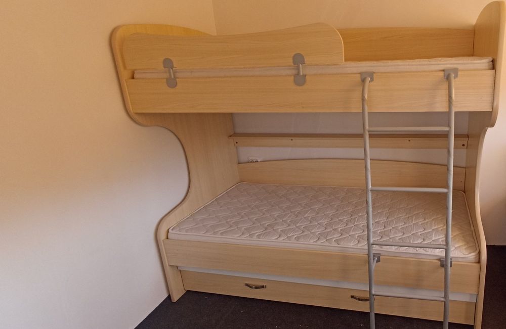 Продавам Двуетажно Легло