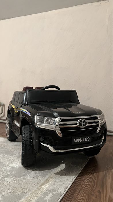 Детская машина на пульту управления