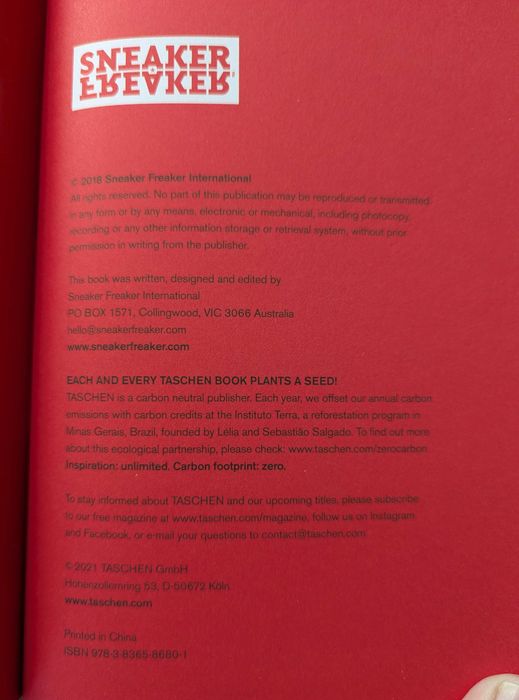 Nike- The Ultimate Sneakers book- книга за историята на маратонките от Сащ